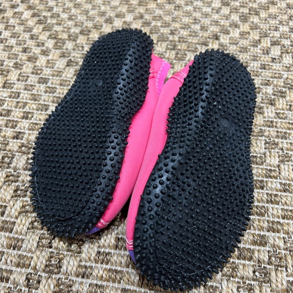 Stingray Australia, pink water shoe, size 26 (9.5 US) - Picture 3 of 3